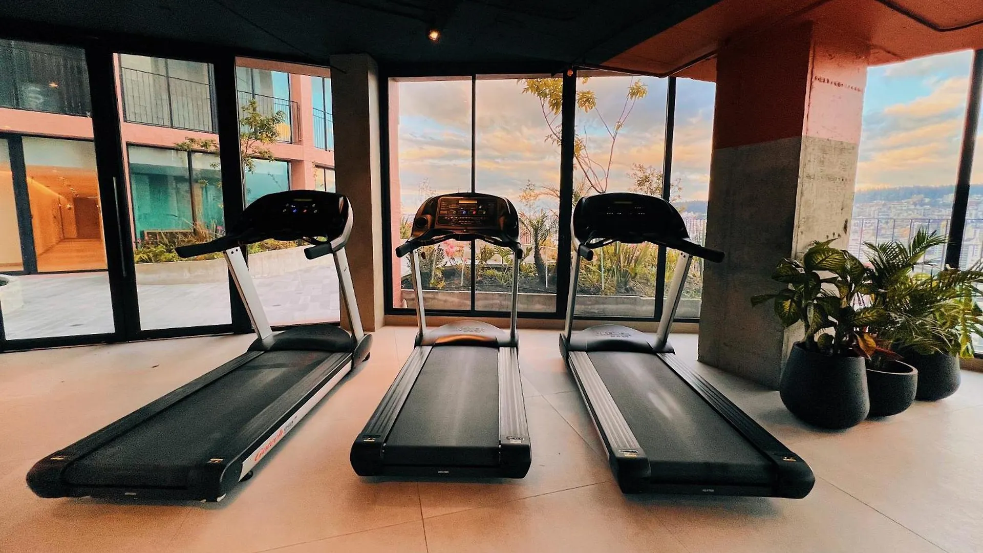 Hermoso Departamento Con Piscina En Edificio Epiq Quito Apartman