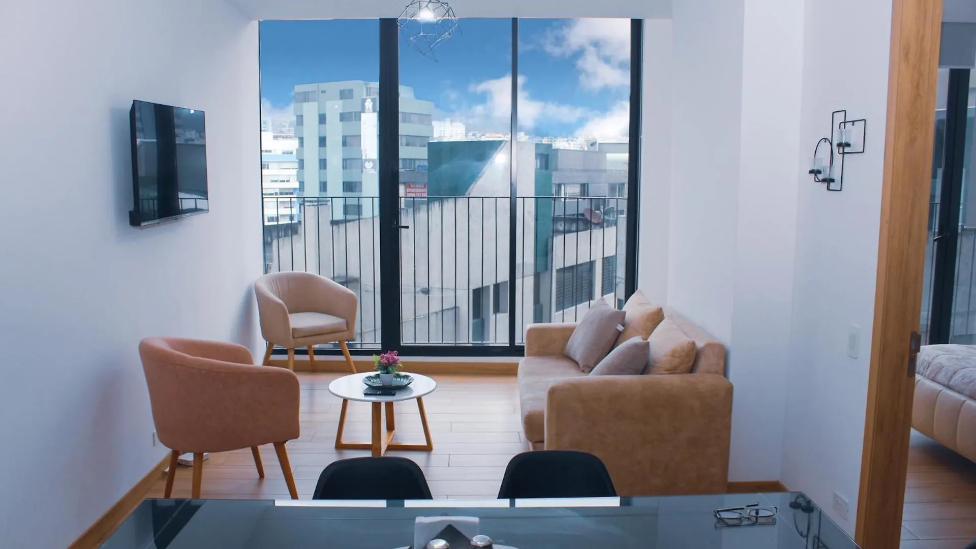Hermoso Departamento Con Piscina En Edificio Epiq Quito Apartman
